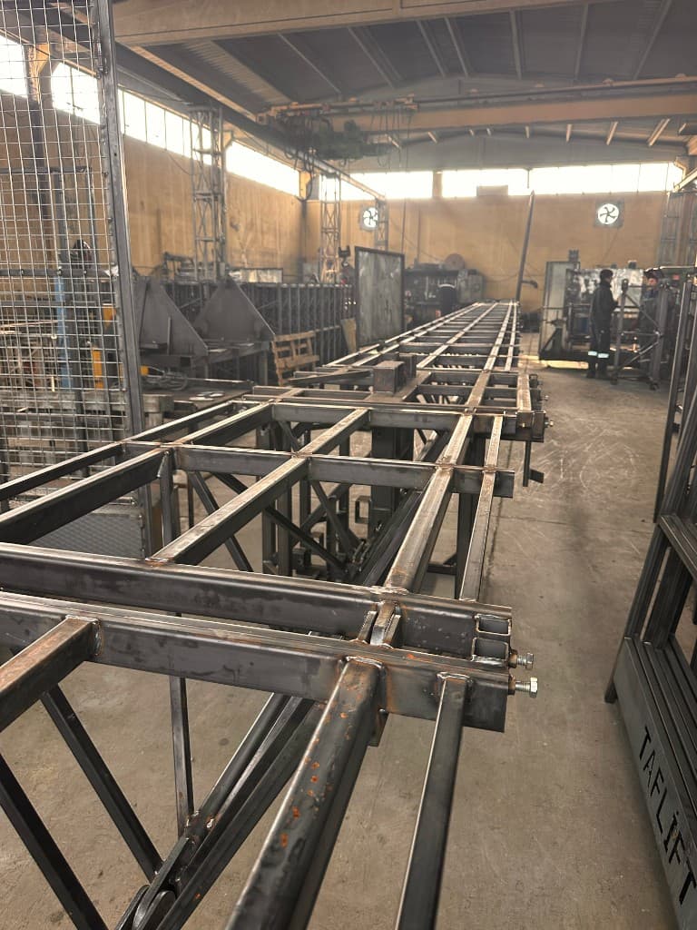 ALPMAKSAN üretim tesisinde çelik konstrüksiyon imalatı